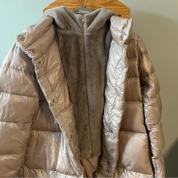 Herno A-Shape Jacket in Nylon Ultralight & Lady Alternative Fur, IT 48 / US 12 - Picture 4 of 9